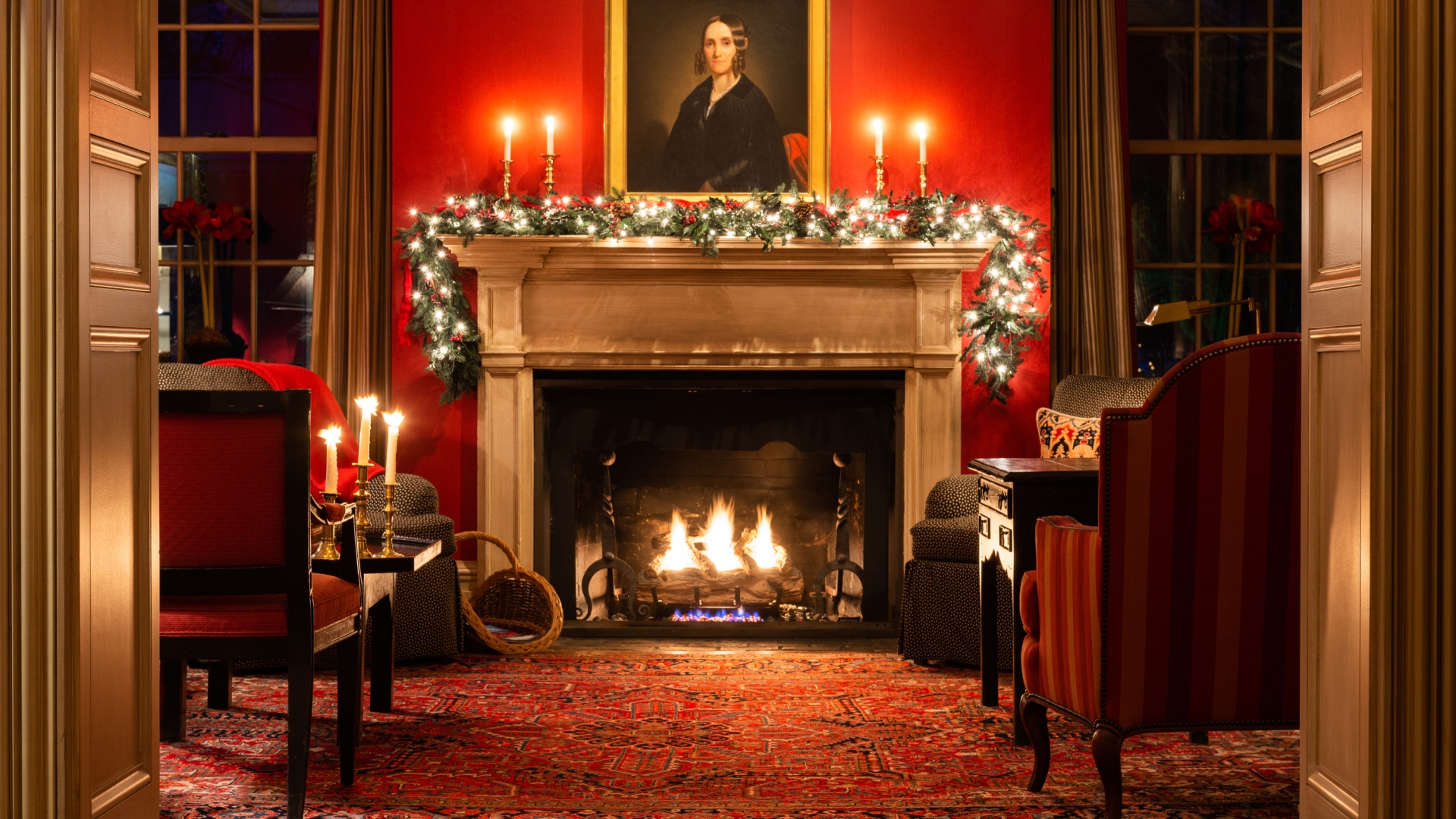 Holiday decor on fireplace in Parlor room.
